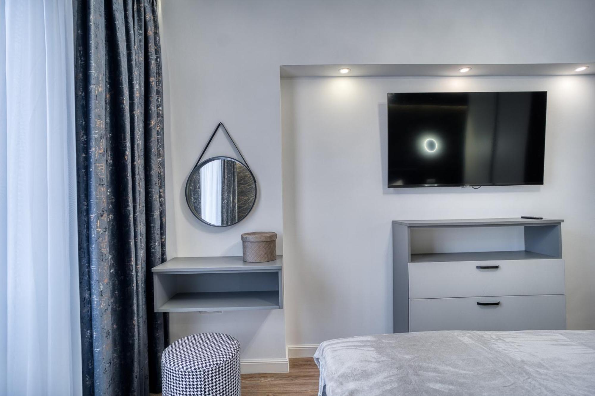 City Chic Retreat: Newly Renovated 1Br Apartment Бухарест Экстерьер фото