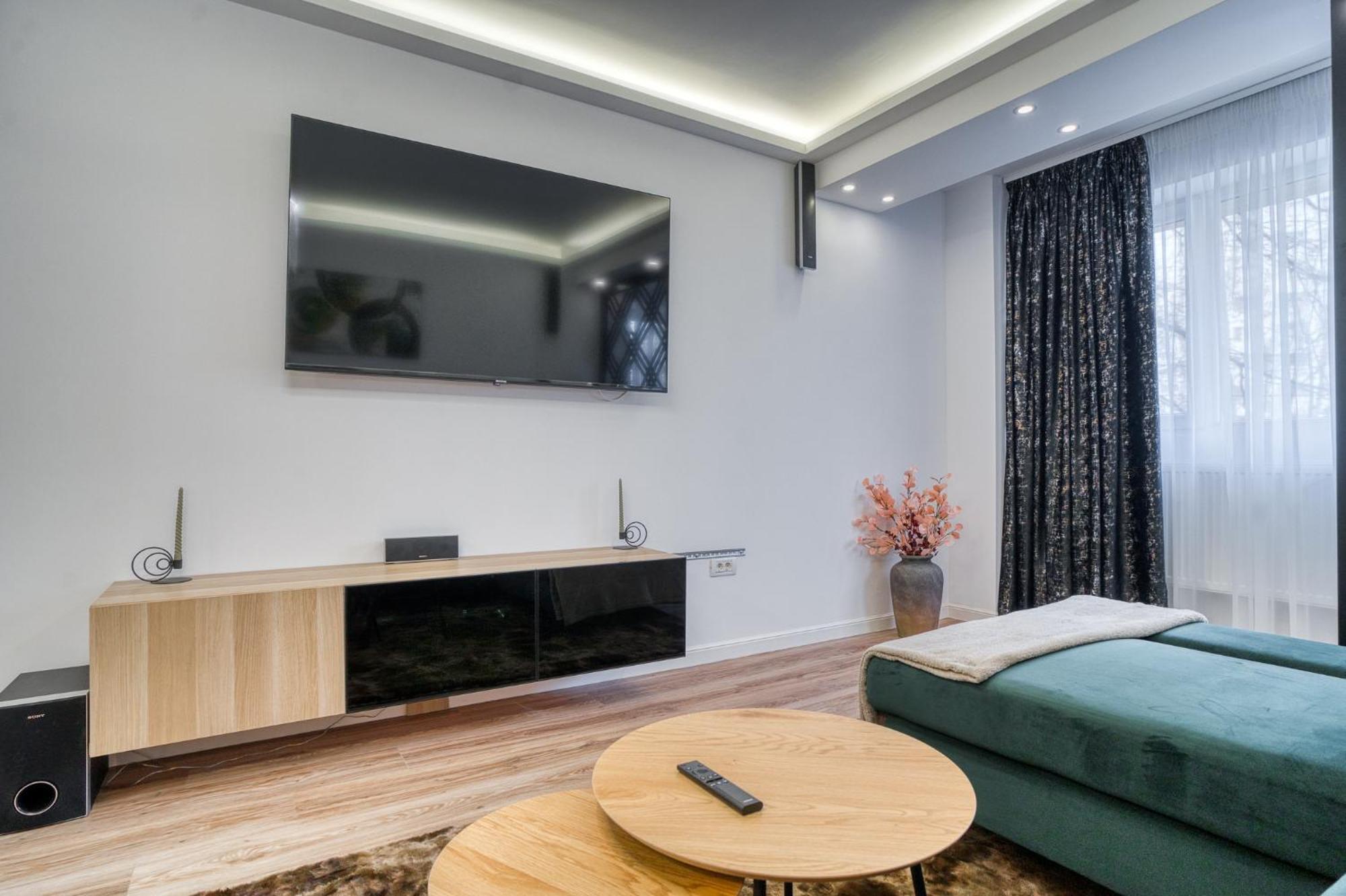 City Chic Retreat: Newly Renovated 1Br Apartment Бухарест Экстерьер фото
